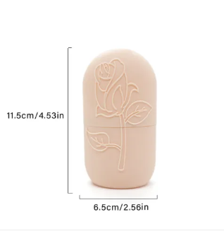 Dimensions de Bloomis : 11,5 cm de hauteur, 6,5 cm de largeur